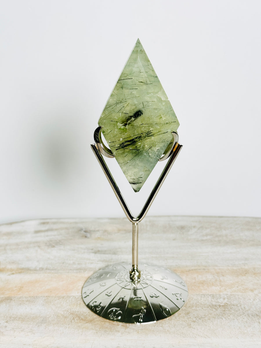 Prehnite Diamond Carving