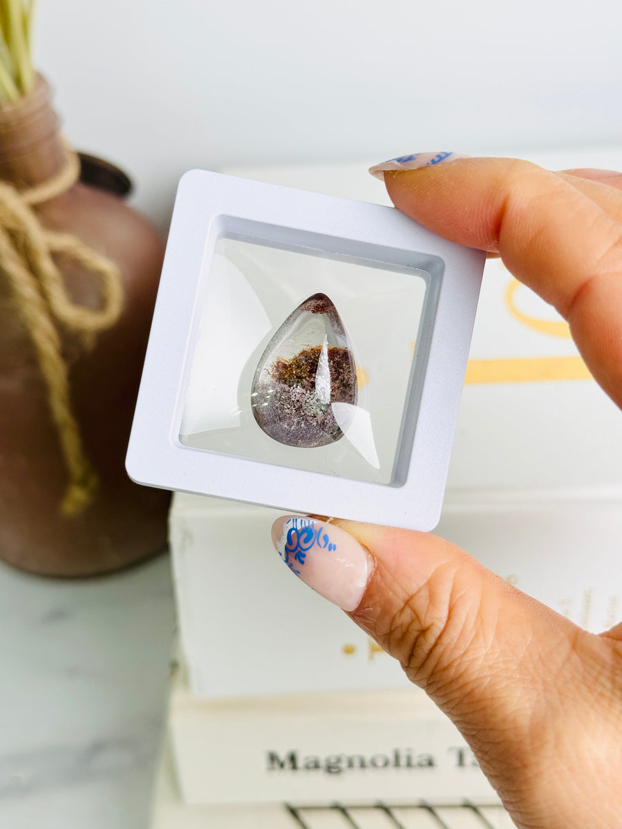 Garden Quartz Teardrop Lens Carving in White Case