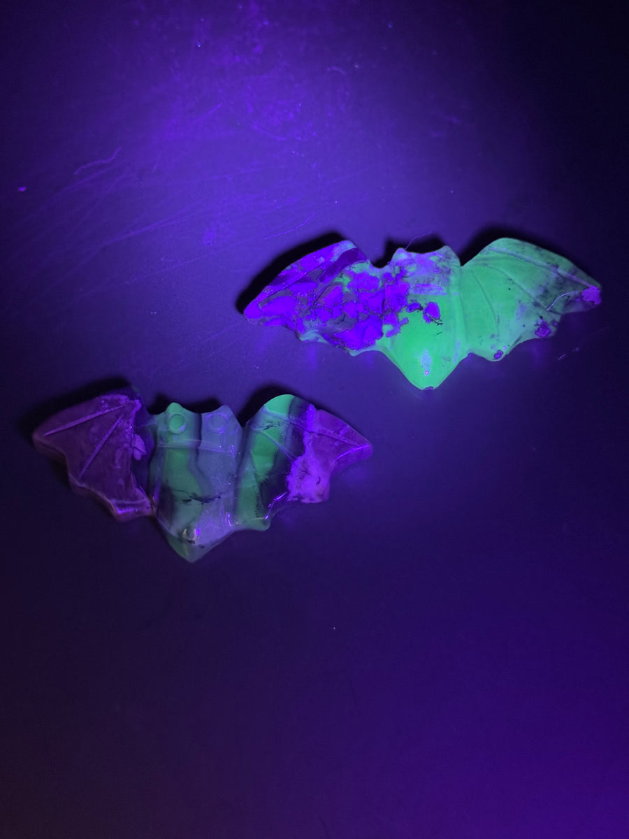 Volcano Agate Bat Carving (UV Reactive)