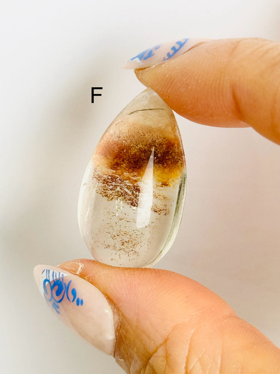 Garden Quartz Teardrop Lens Carving in White Case