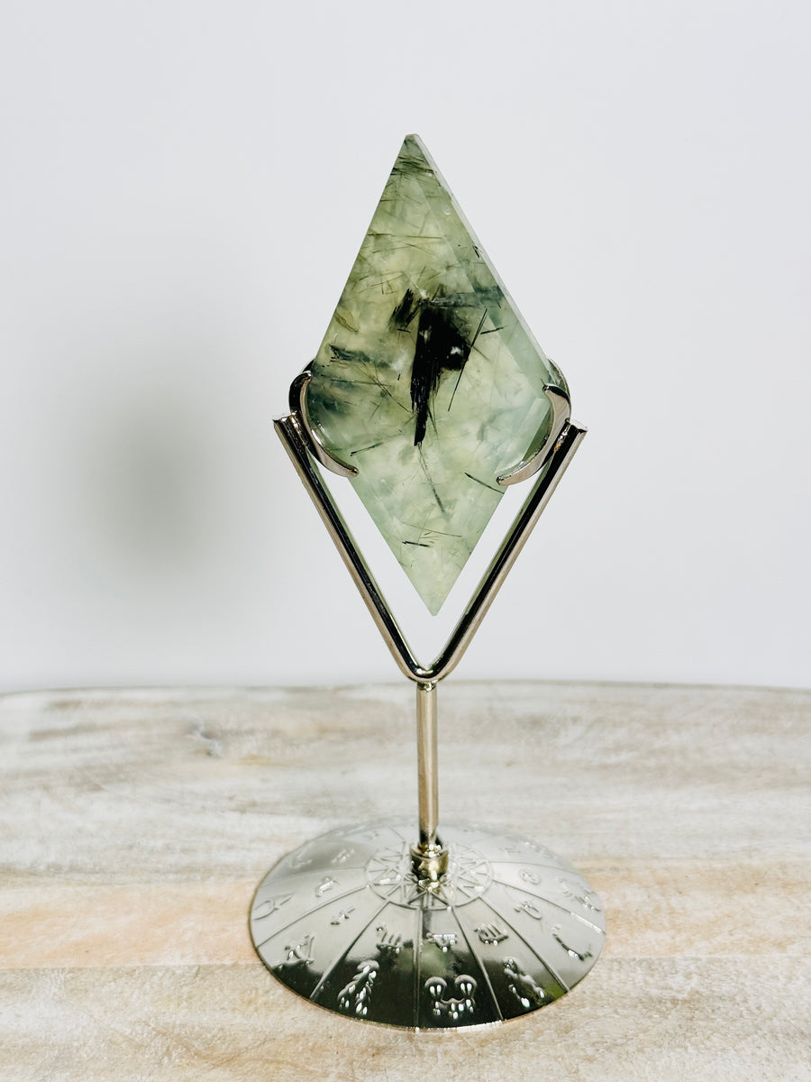 Prehnite Diamond Carving