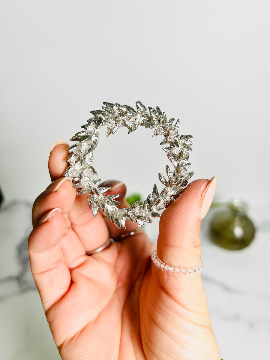 Silver Wreath Sphere Holder